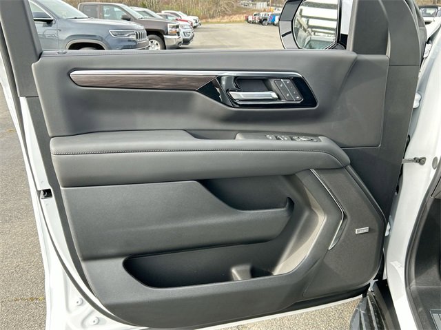 New 2025 Chevrolet Suburban LT w/ Comfort Package image 22