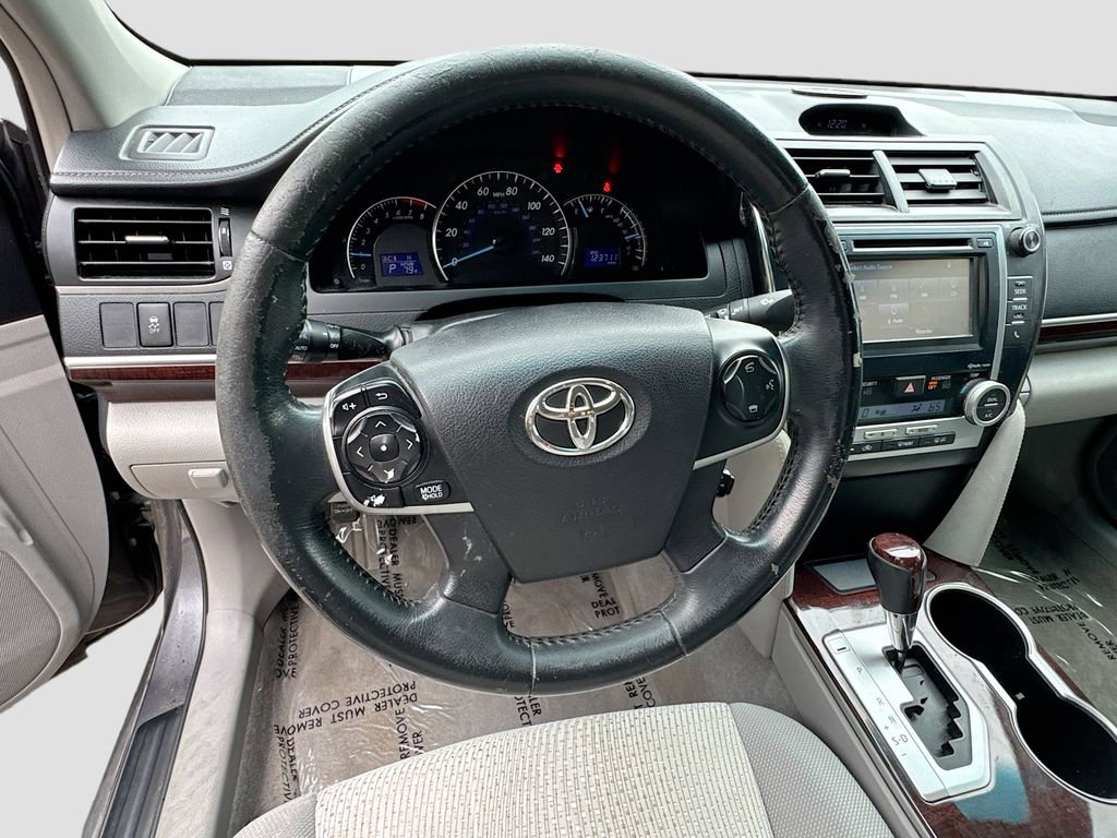 Used 2014 Toyota Camry XLE image 11