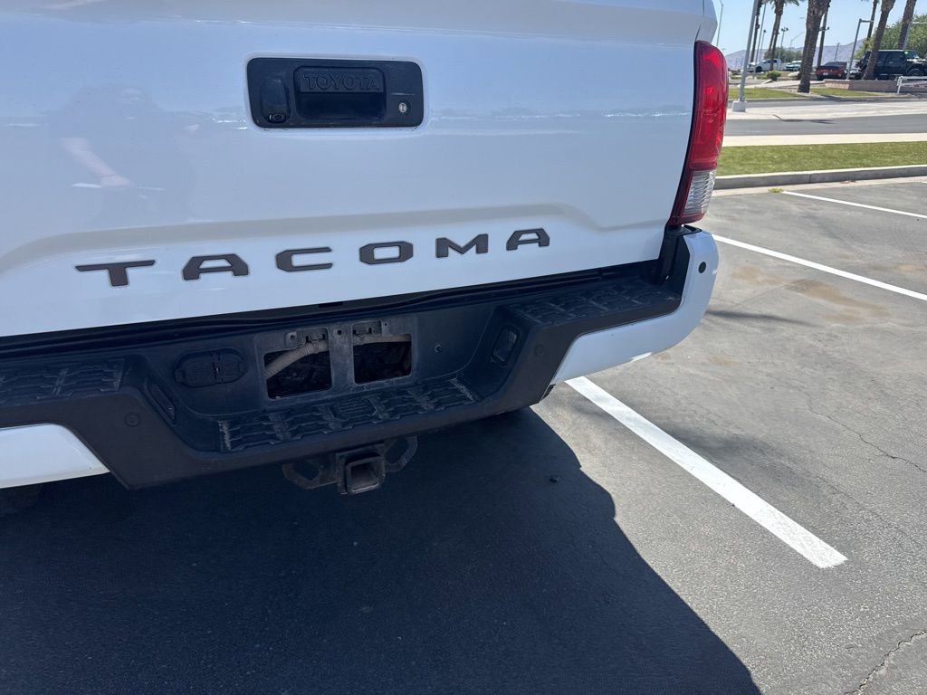 Used 2018 Toyota Tacoma TRD Off-Road w/ Technology Package AWD/4WD image 4