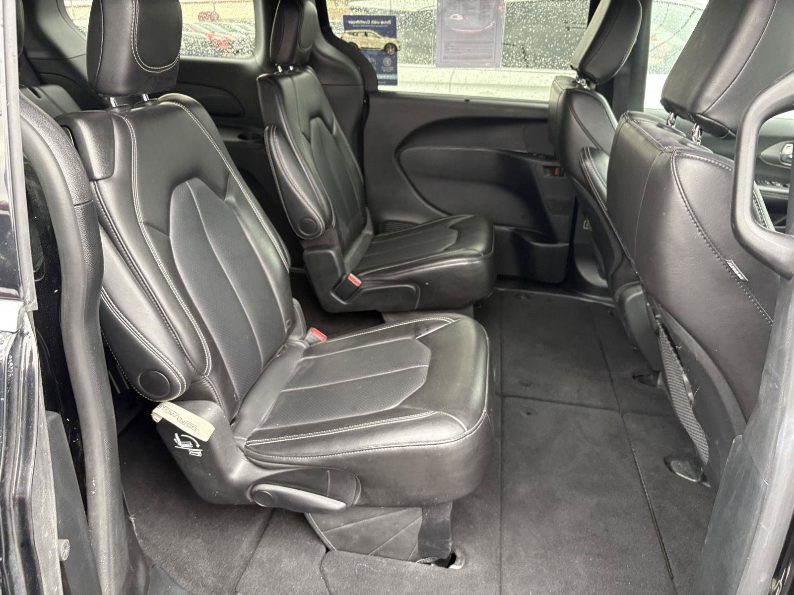 Used 2025 Chrysler Pacifica Select FWD image 15