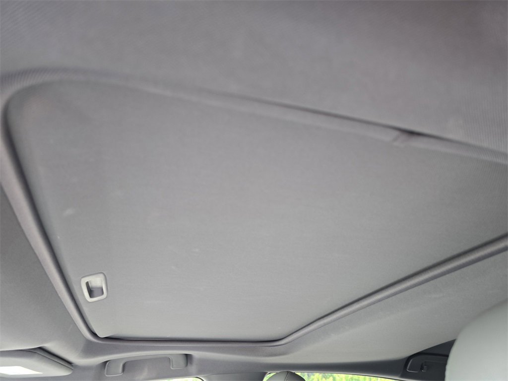 Used 2021 Toyota Avalon Limited image 24