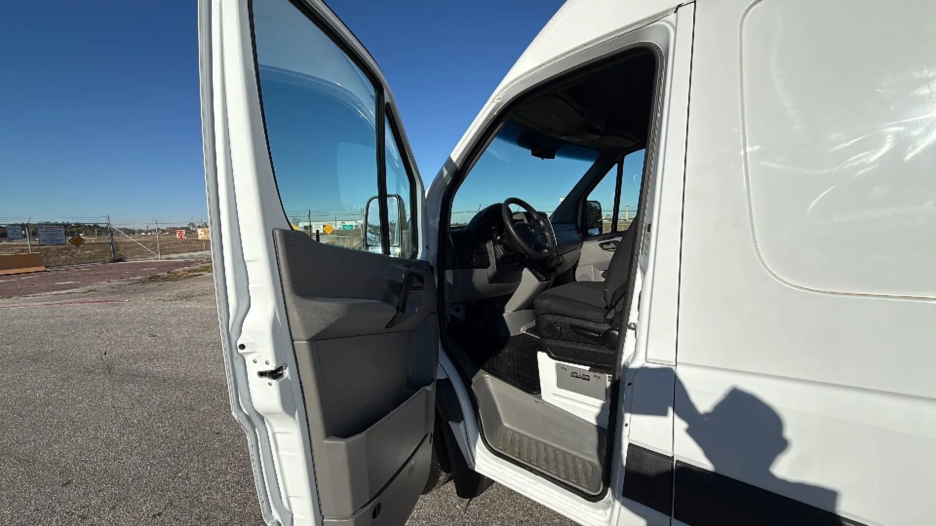 Used 2017 Mercedes-Benz Sprinter 2500 image 10