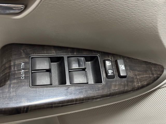 Used 2015 Toyota Venza LE AWD/4WD image 13