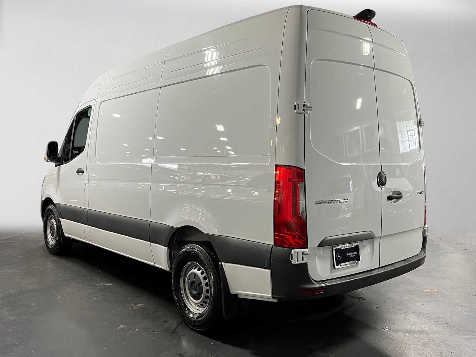 Used 2025 Mercedes-Benz Sprinter 2500 image 6