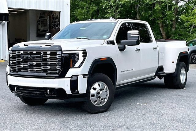 Used 2025 GMC Sierra 3500 Denali Ultimate AWD/4WD image 1