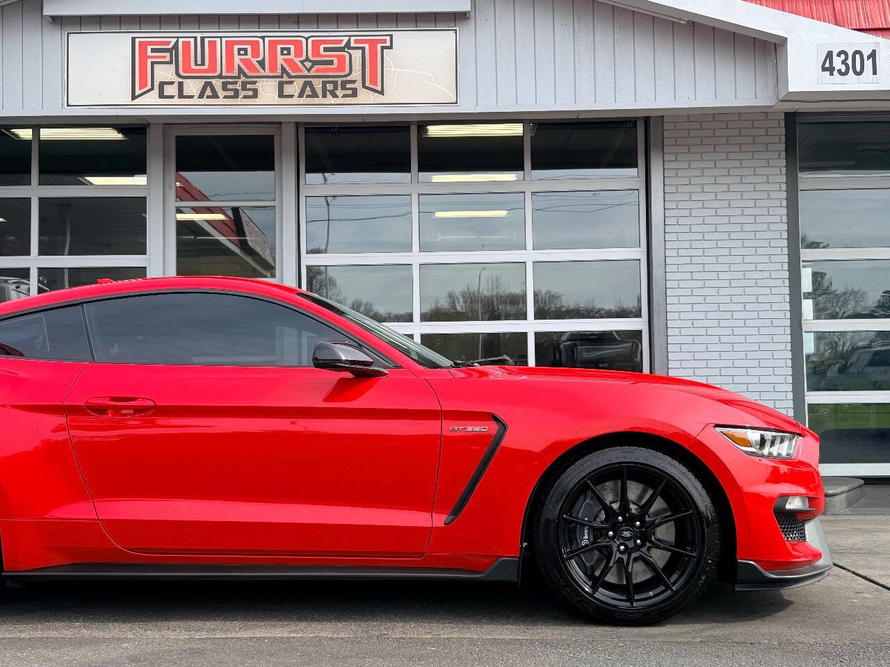 Used 2020 Ford Mustang Shelby GT350 w/ Technology Package image 11