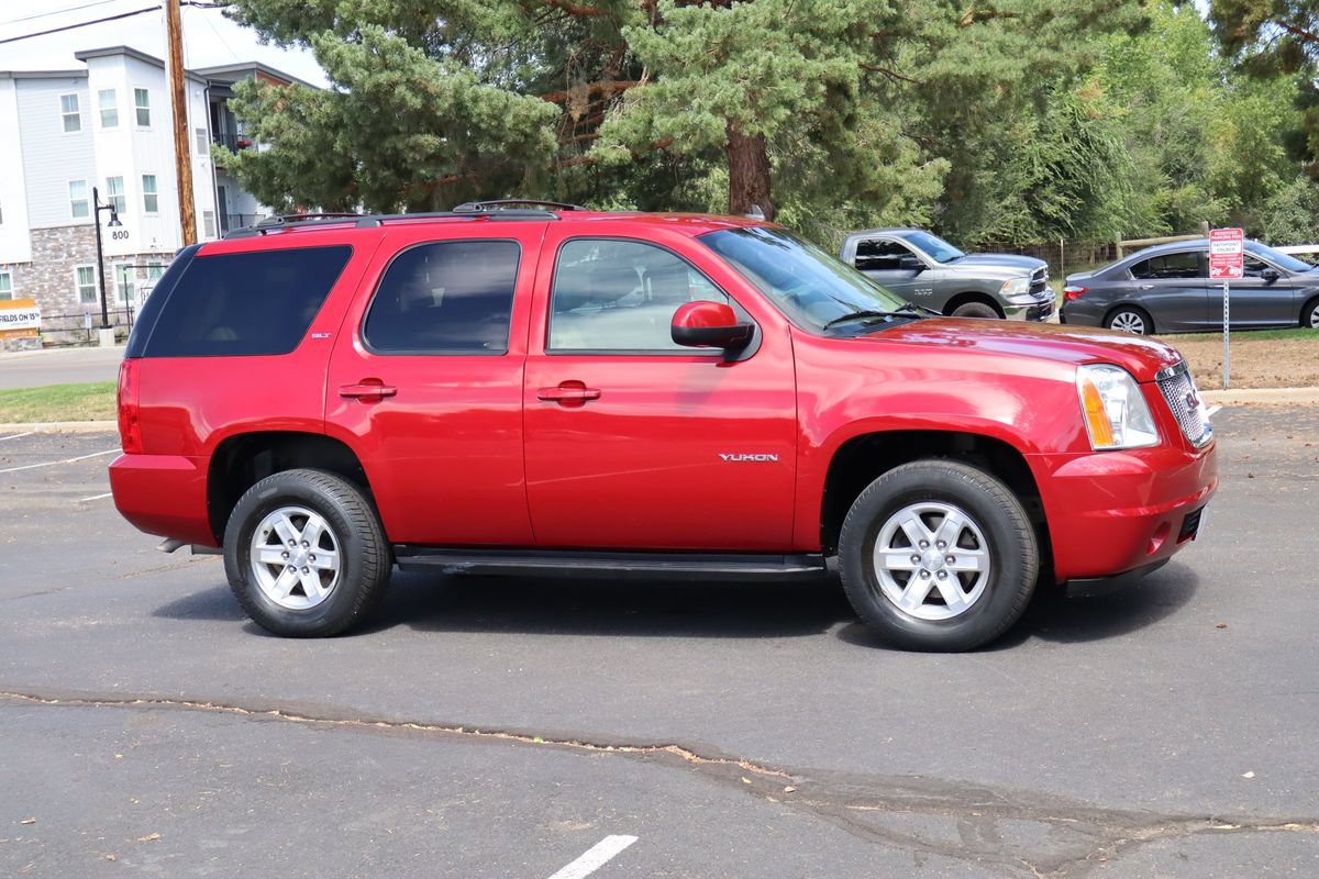 Used 2013 GMC Yukon SLT w/ SLT-2 Equipment Package AWD/4WD image 2