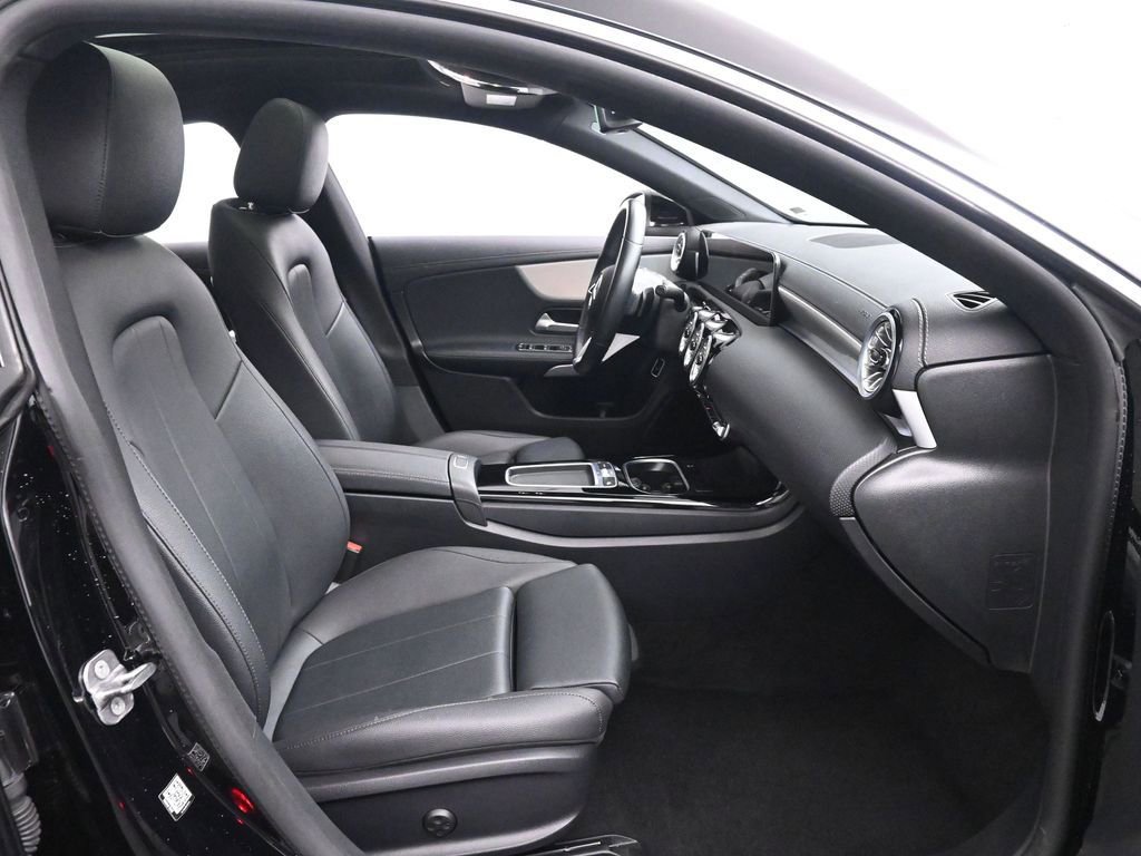 Used 2025 Mercedes-Benz CLA 250 4MATIC image 26