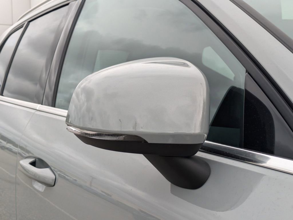 New 2025 Volvo XC40 B5 Core w/ Protection Package Premier image 12