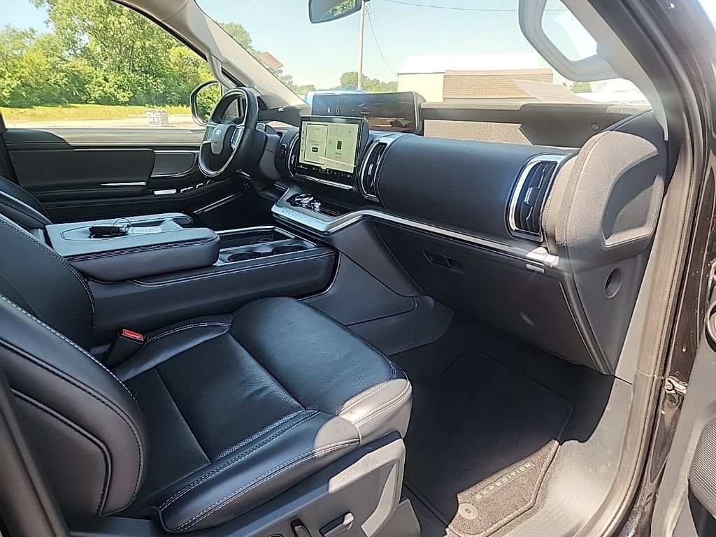 Used 2025 Ford Expedition Max Platinum AWD/4WD image 37
