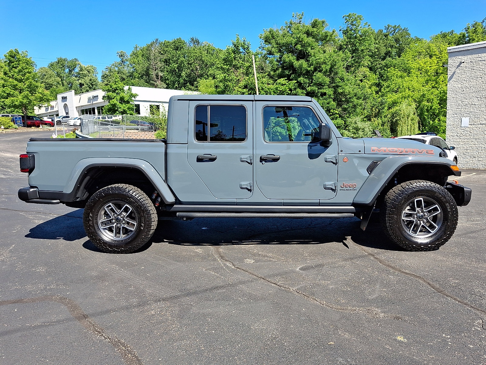 Used 2024 Jeep Gladiator Mojave AWD/4WD image 7