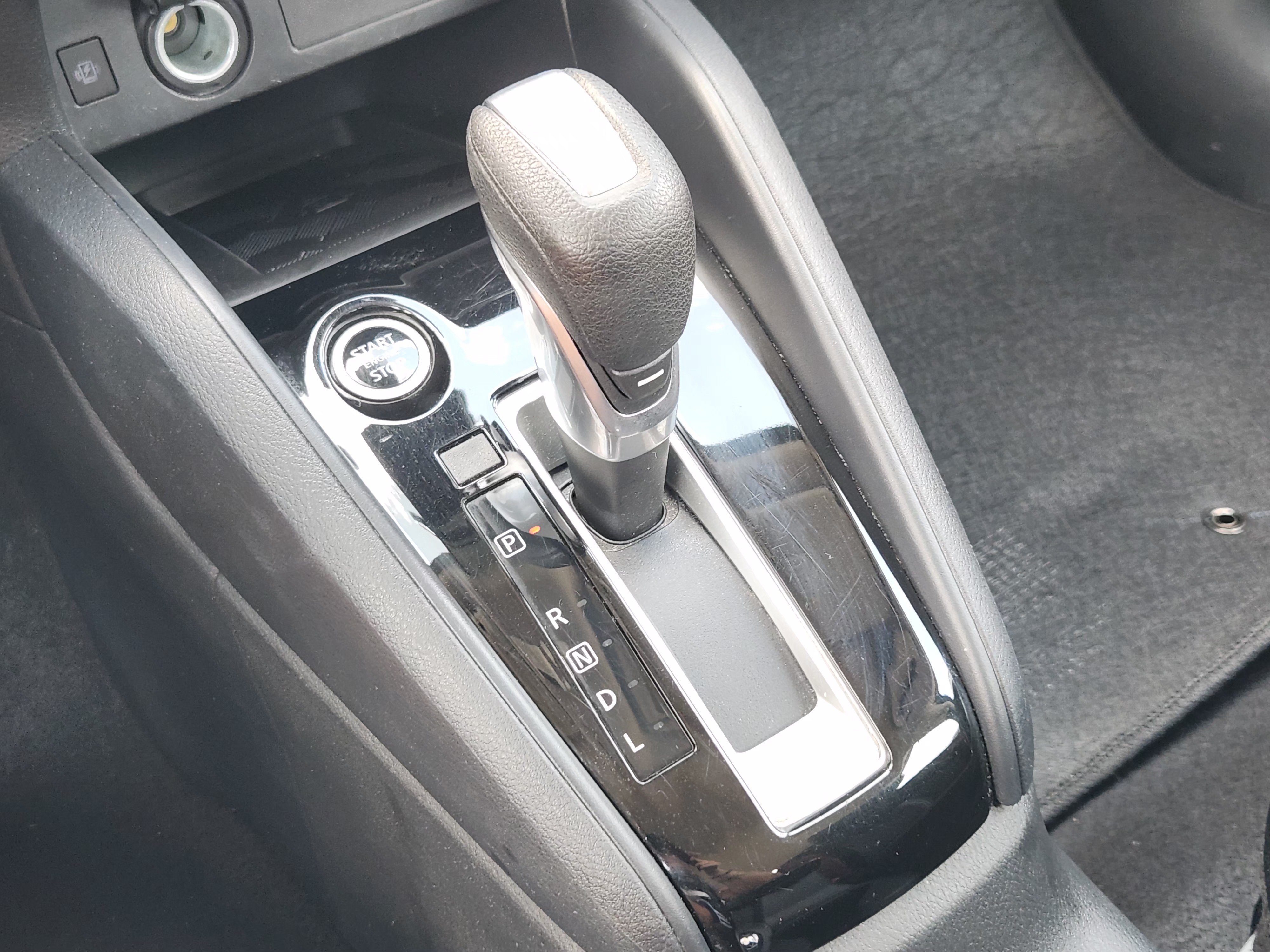 Used 2025 Nissan Versa SR w/ Trunk Package FWD image 21