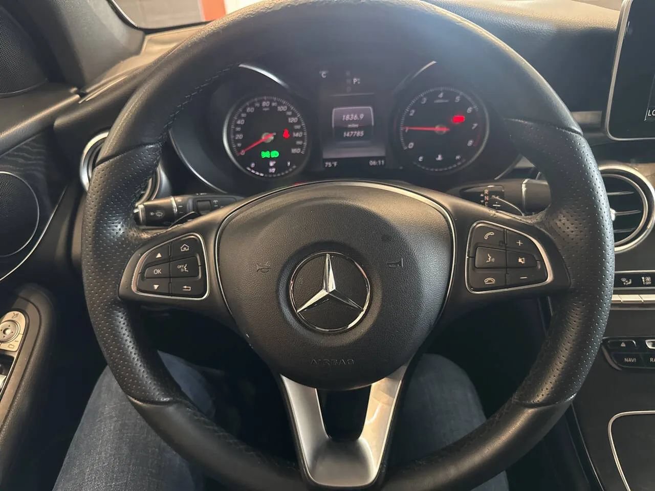 Used 2018 Mercedes-Benz GLC 300 4MATIC w/ Premium Package image 29
