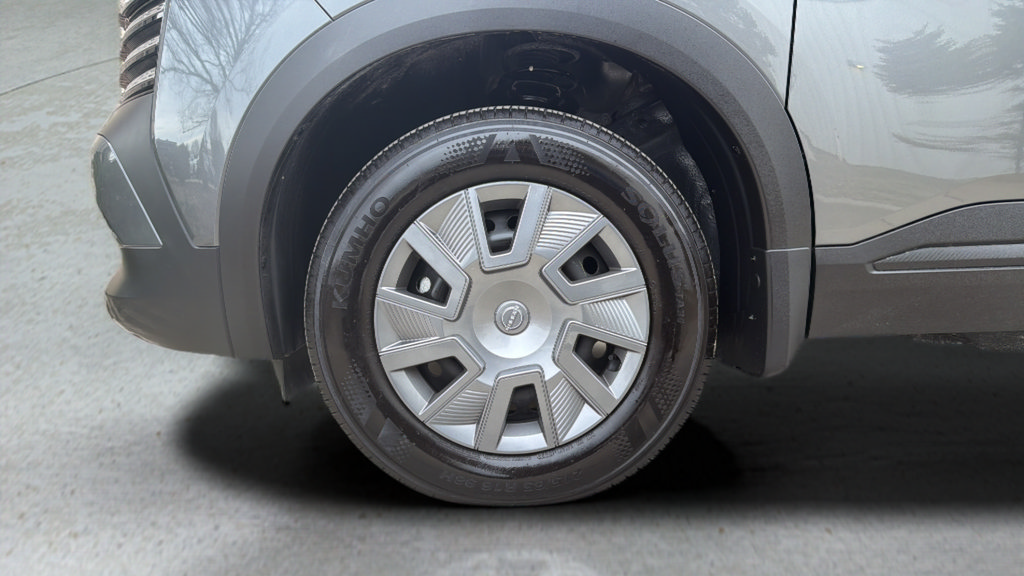 Certified 2025 Nissan Kicks S FWD image 25