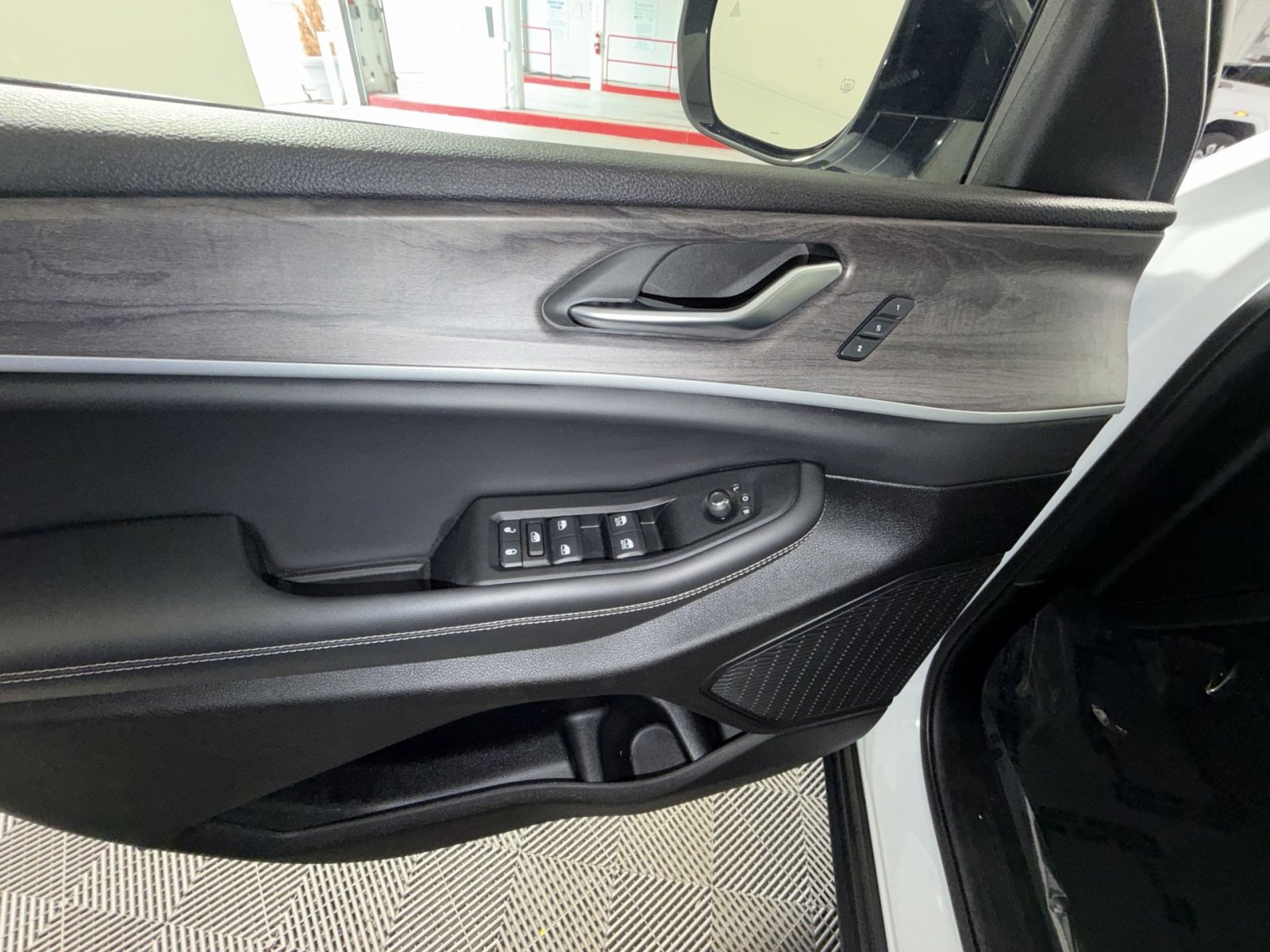 Used 2023 Jeep Grand Cherokee Limited image 15