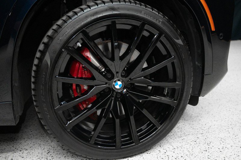 Used 2024 BMW X5 xDrive40i w/ M Sport Package AWD/4WD image 11