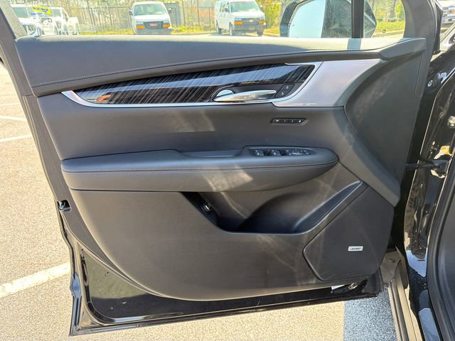 Used 2025 Cadillac XT6 Premium Luxury image 10