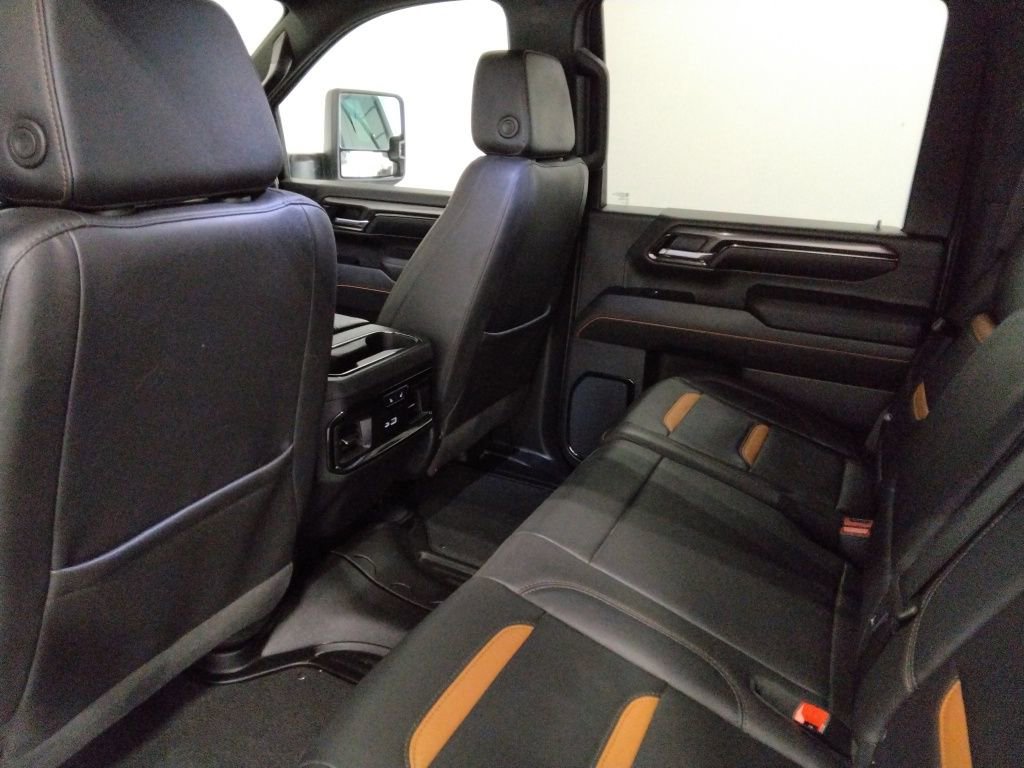 Used 2025 GMC Sierra 2500 AT4 image 34