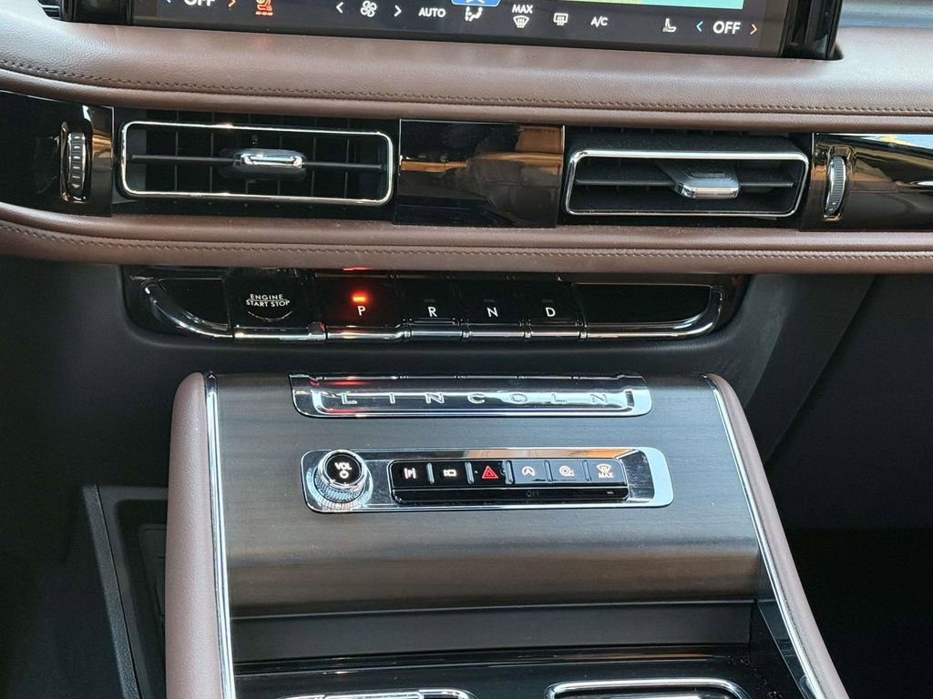 Used 2025 Lincoln Aviator Reserve image 17