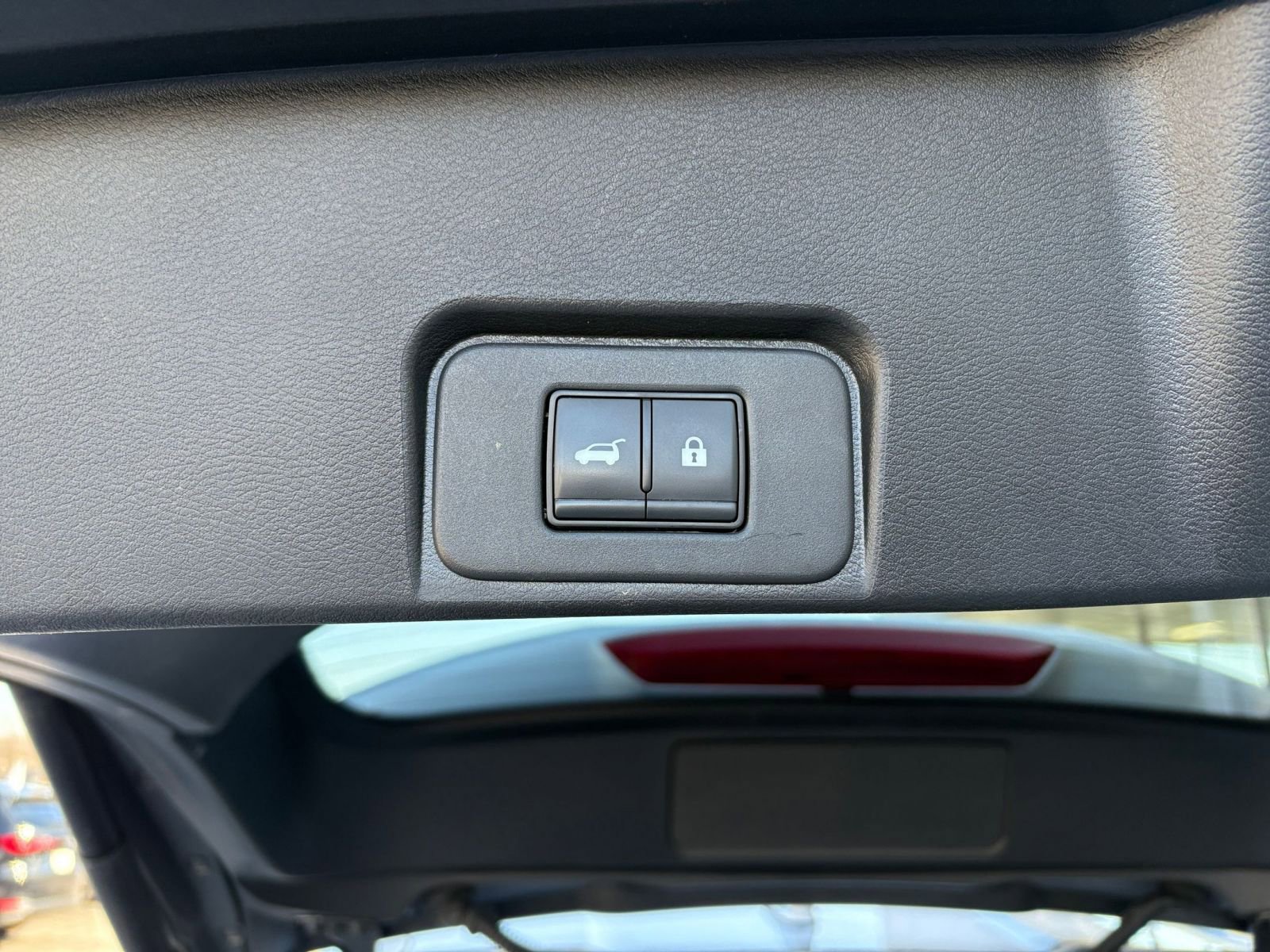 Used 2025 Nissan Rogue SV AWD/4WD image 22