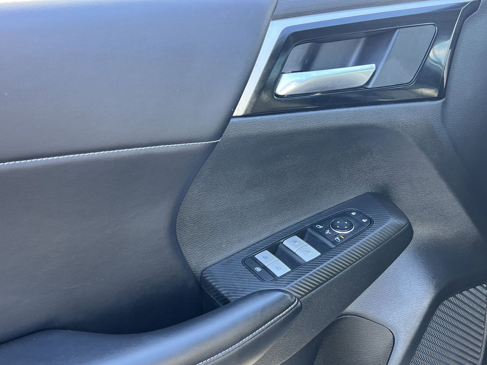 Used 2023 Mitsubishi Outlander SE image 15