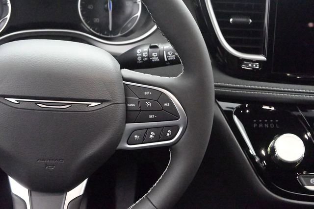 New 2027 Chrysler Pacifica Select AWD/4WD image 29