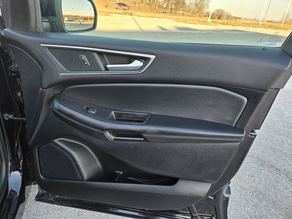 Used 2022 Ford Edge SEL image 34