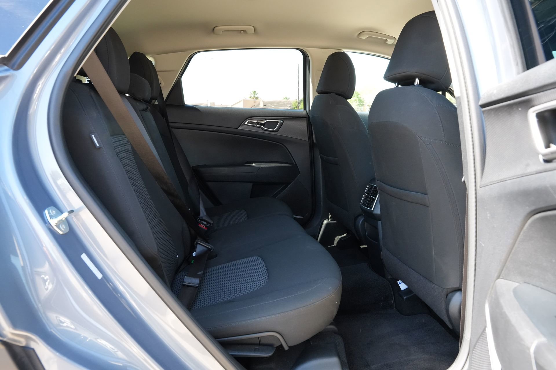 Used 2025 Kia Sportage LX image 23