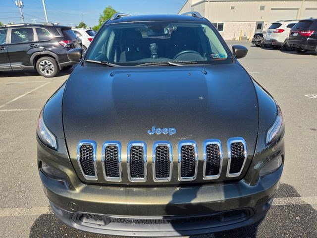 Used 2015 Jeep Cherokee Latitude w/ Cold Weather Group AWD/4WD image 19