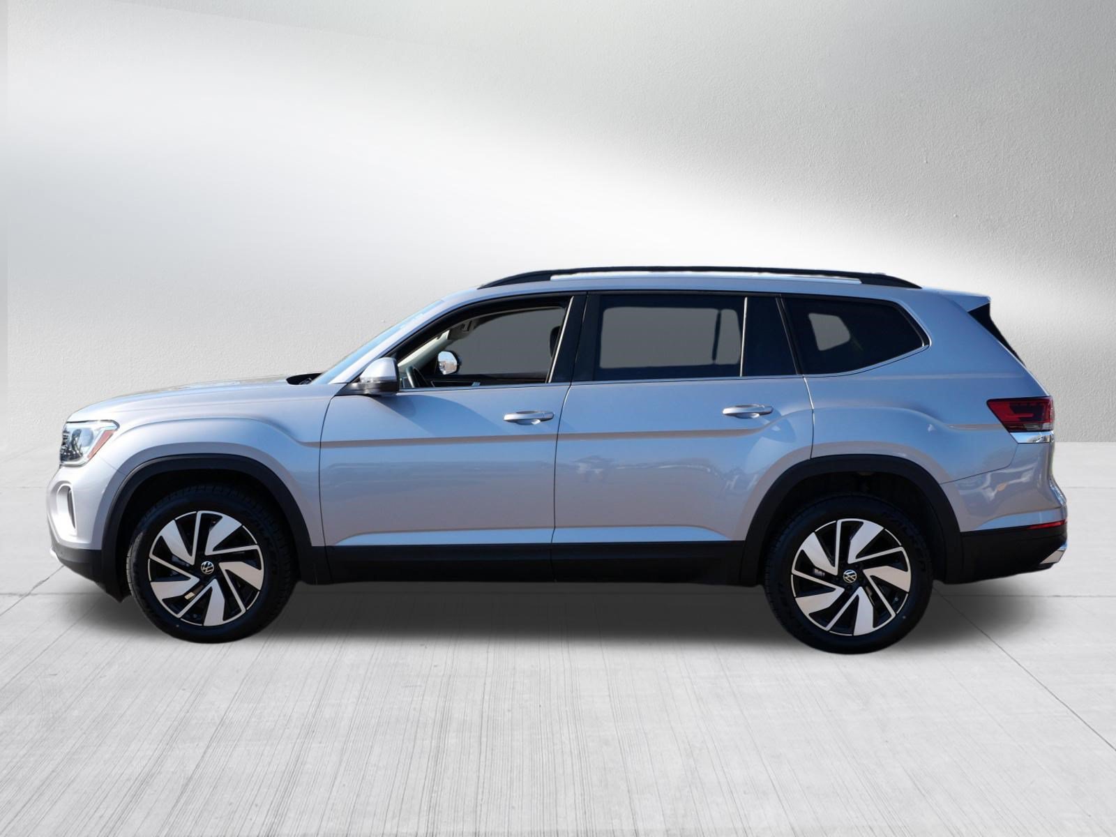 Used 2025 Volkswagen Atlas SE AWD/4WD image 4
