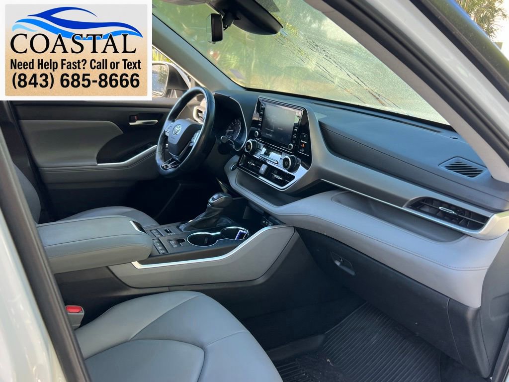 Used 2021 Toyota Highlander XLE AWD/4WD image 15