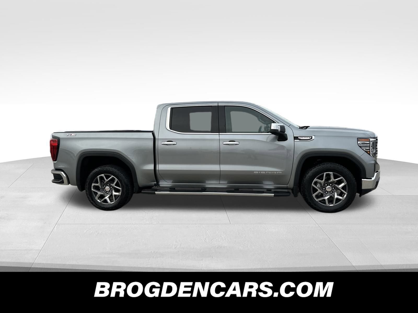 Used 2023 GMC Sierra 1500 SLT image 2