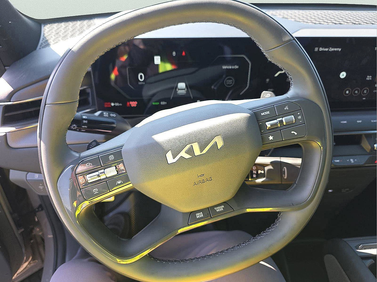 Certified 2026 Kia EV9 Land w/ Nightfall Edition Package image 8