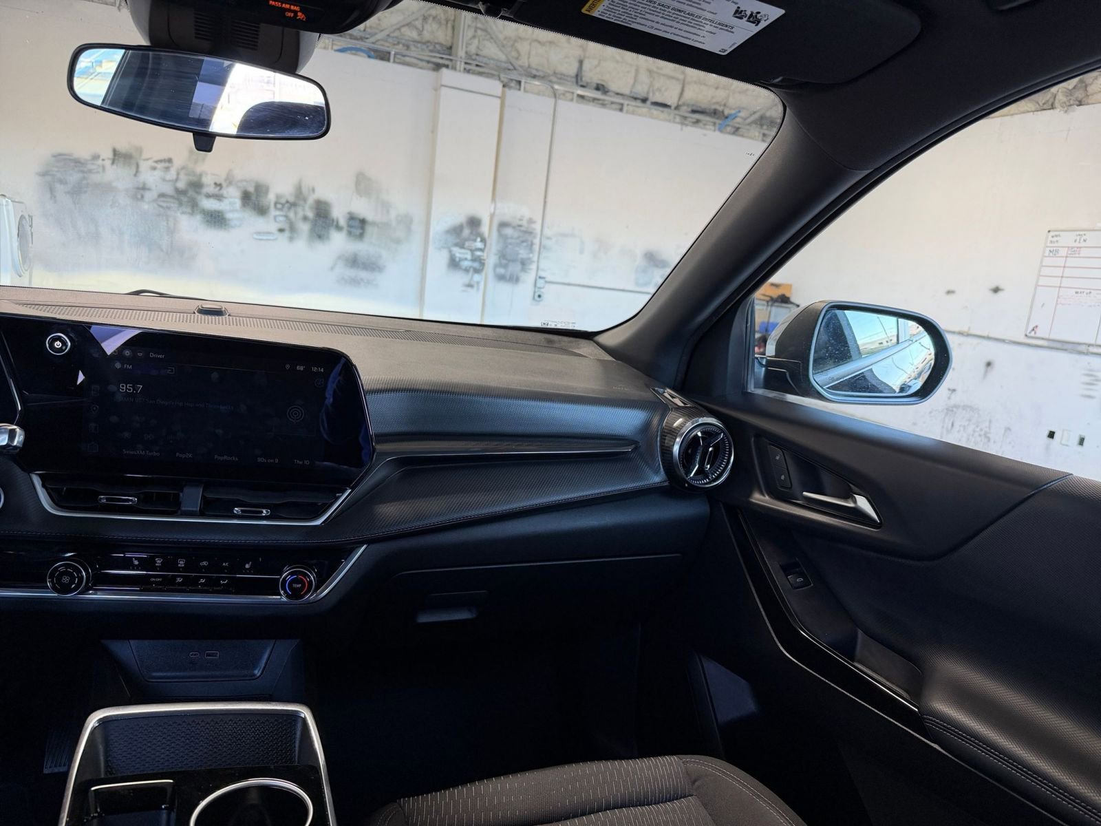 Used 2025 Chevrolet Equinox LT image 34