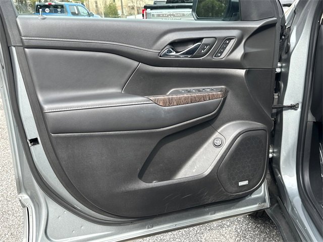 Used 2023 GMC Acadia Denali w/ Denali Technology Package image 10