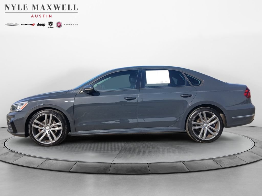 Used 2018 Volkswagen Passat 2.0T R-Line w/ R-Line Lighting Package FWD image 13