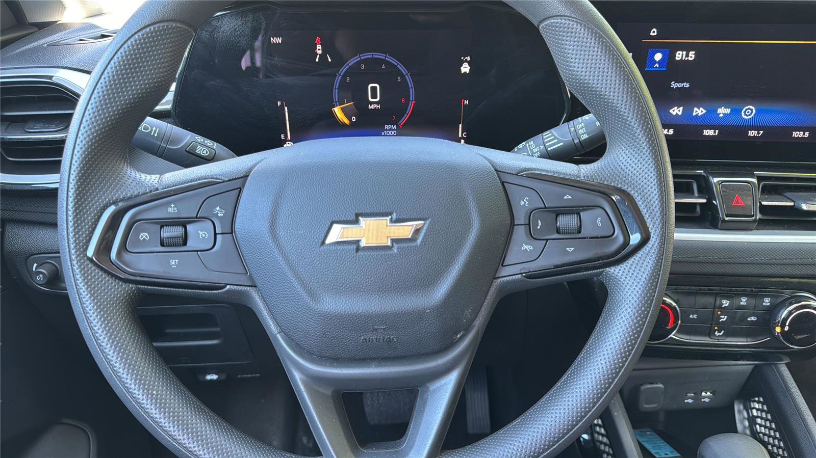 Used 2025 Chevrolet TrailBlazer LT AWD/4WD image 21