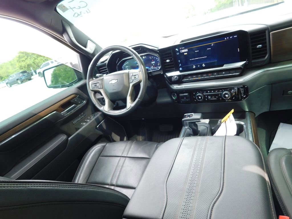 Used 2023 Chevrolet Silverado 1500 High Country w/ Technology Package AWD/4WD image 3