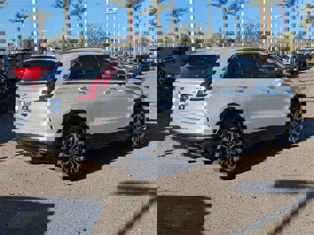 Used 2024 Cadillac XT4 Premium Luxury image 6