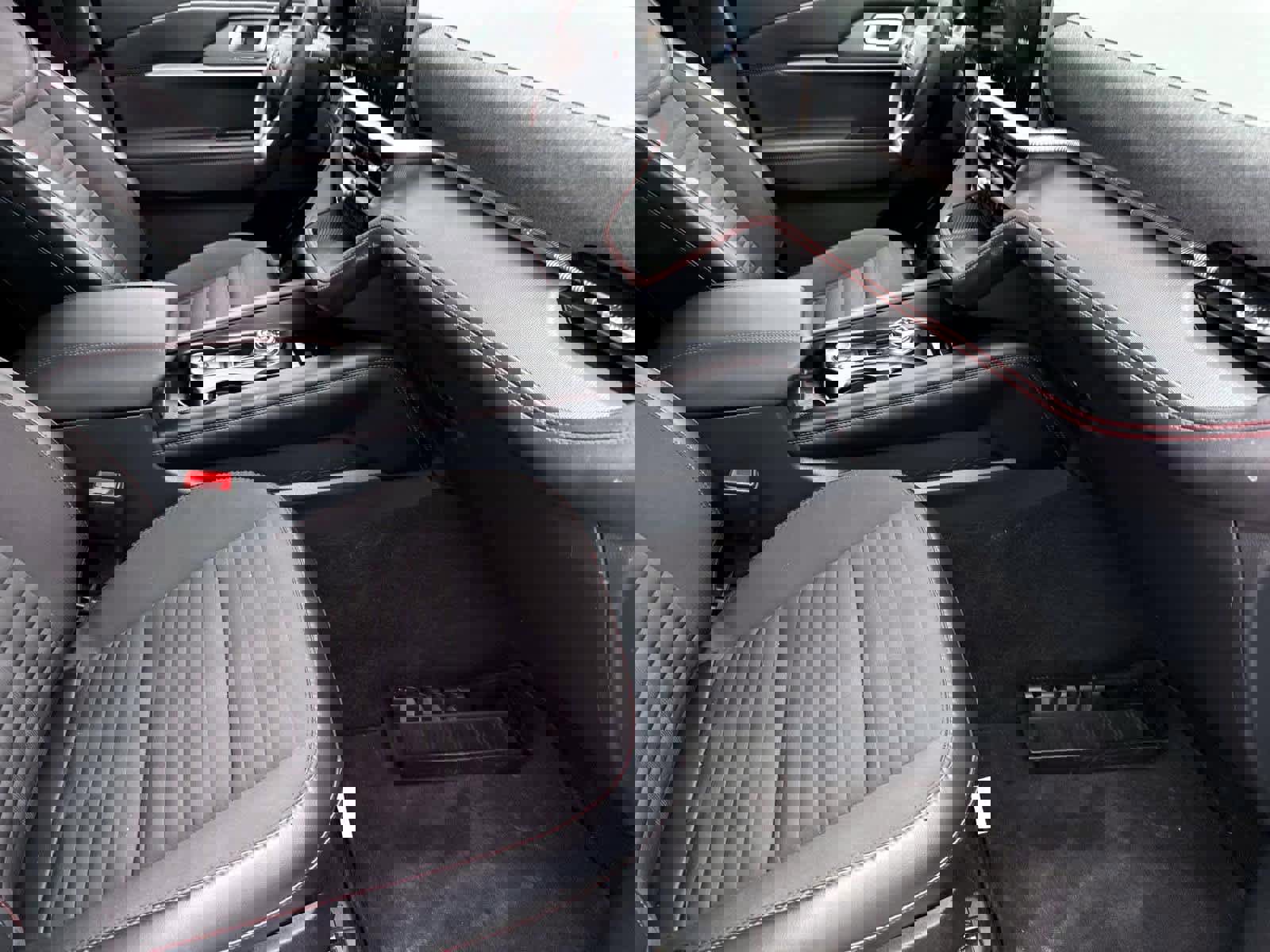 Used 2025 Ford Explorer ST-Line w/ ST-Line Street Pack image 8