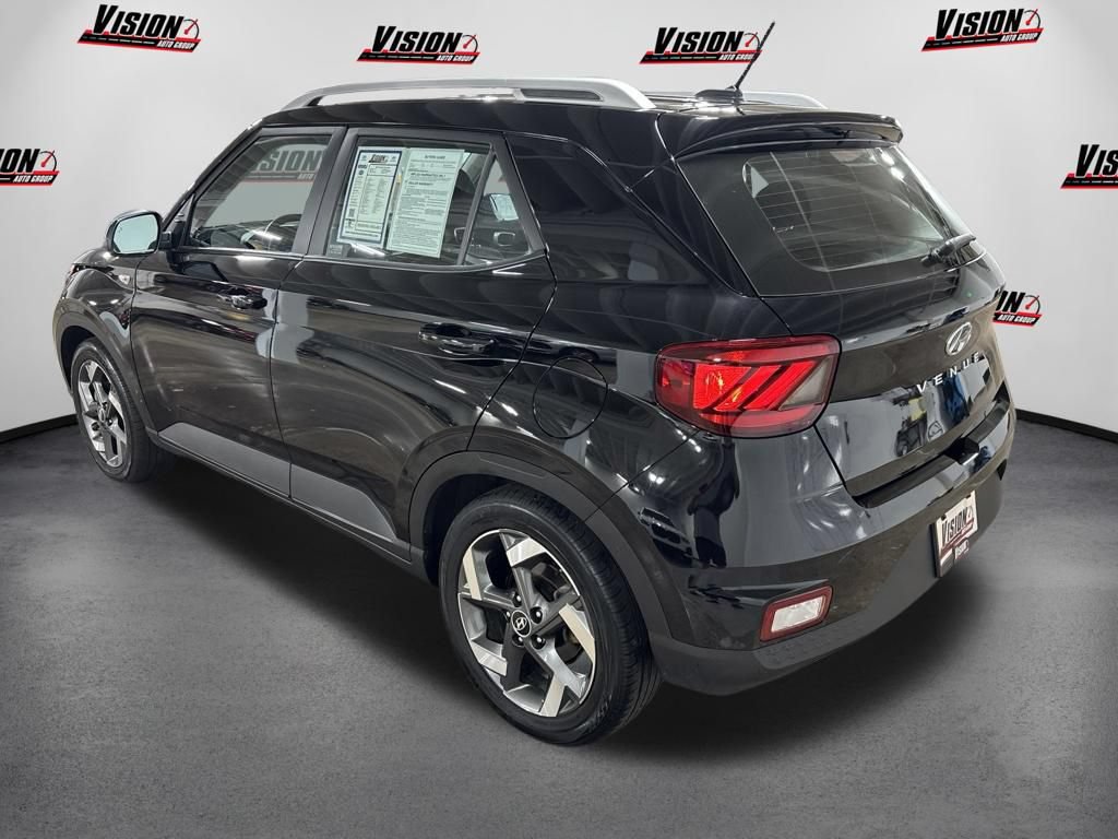 Used 2023 Hyundai Venue SEL w/ Cargo Package FWD image 7