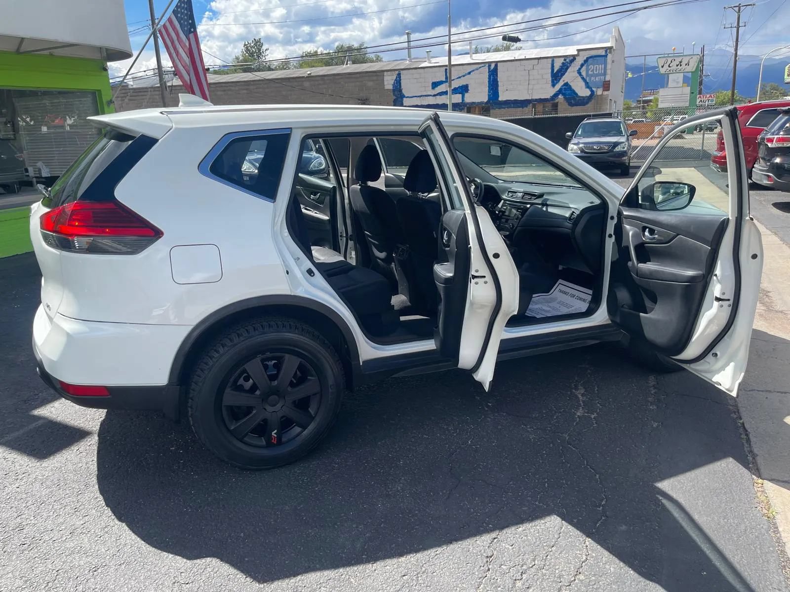 Used 2017 Nissan Rogue S AWD/4WD image 11