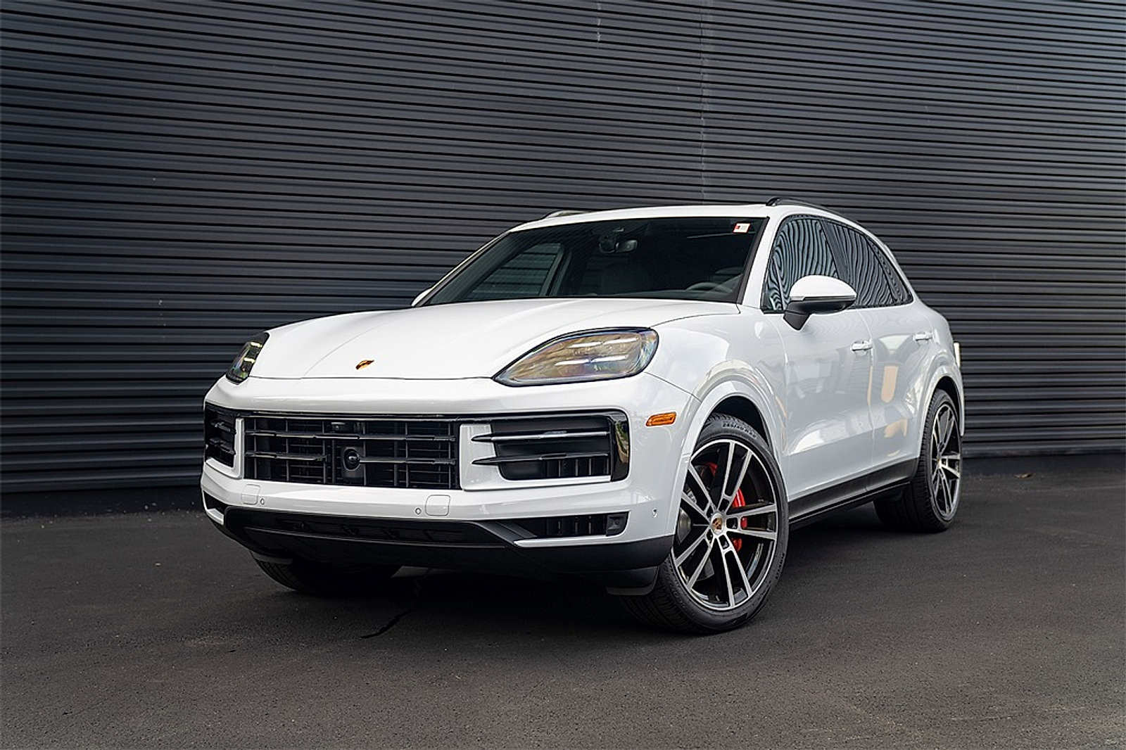 Used 2025 Porsche Cayenne S AWD/4WD image 1