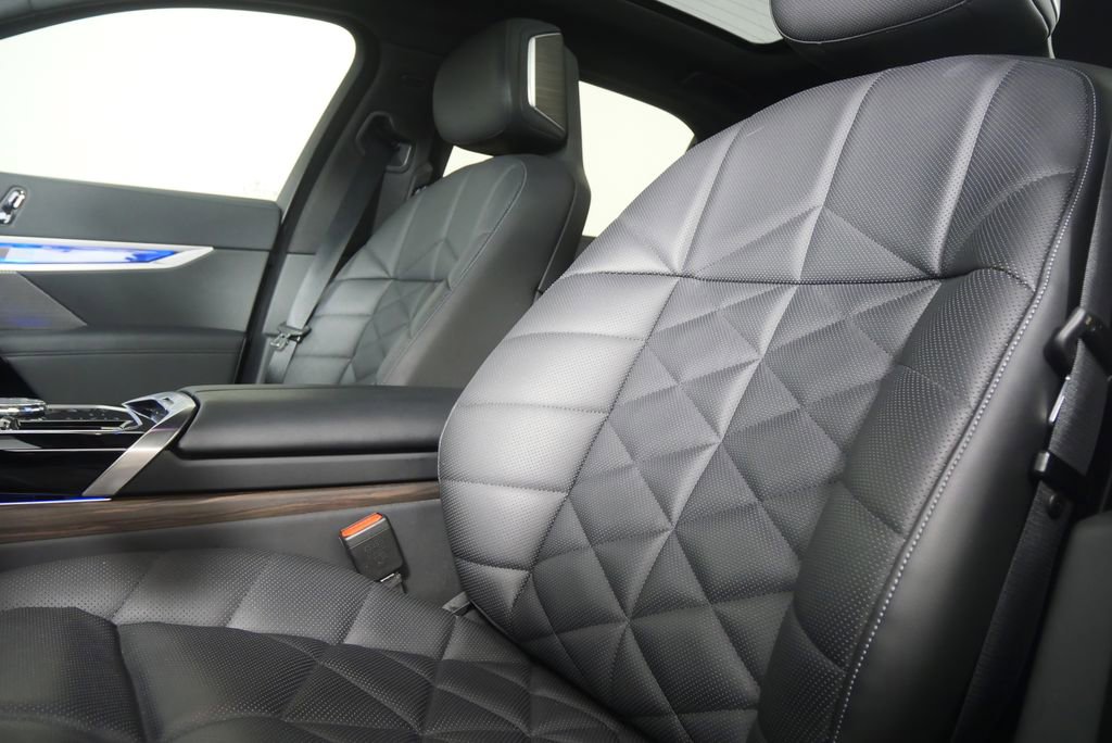 Certified 2023 BMW 740i w/ Parking Assistance Package image 11