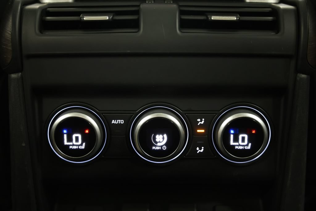 Used 2023 Land Rover Defender 130 SE AWD/4WD image 41