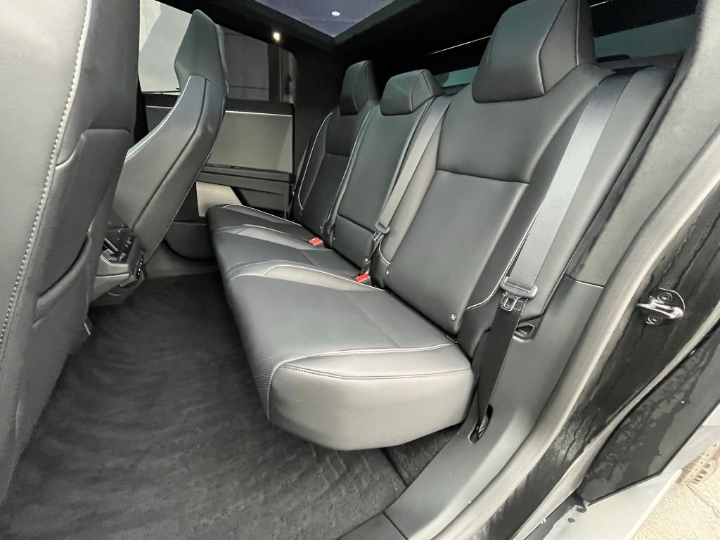 Used 2024 Tesla Cybertruck AWD Crew Cab image 18