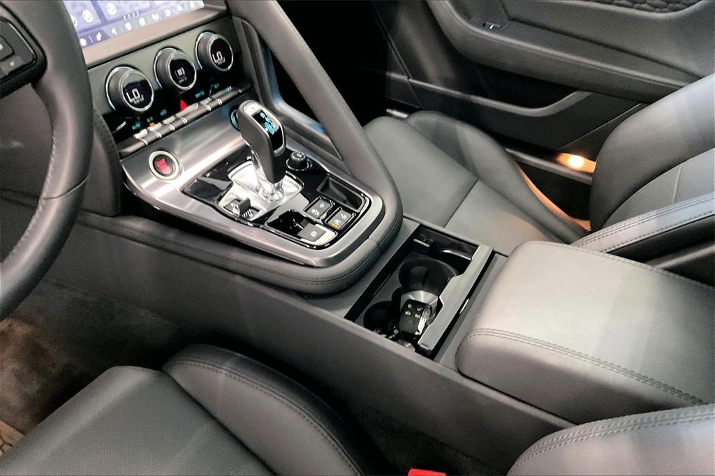 Used 2024 Jaguar F-TYPE Coupe AWD image 16