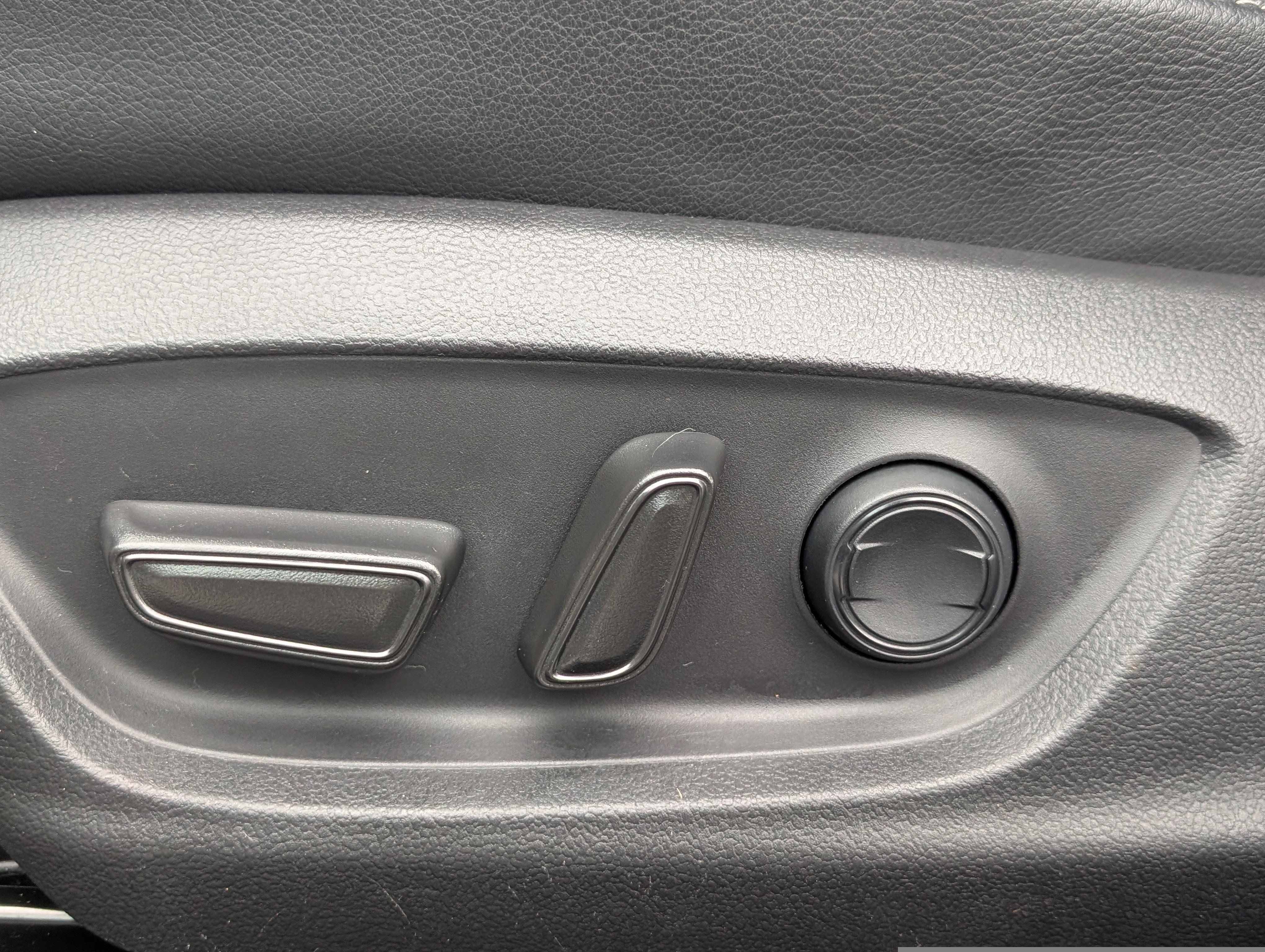 Used 2022 Toyota Camry XSE image 19