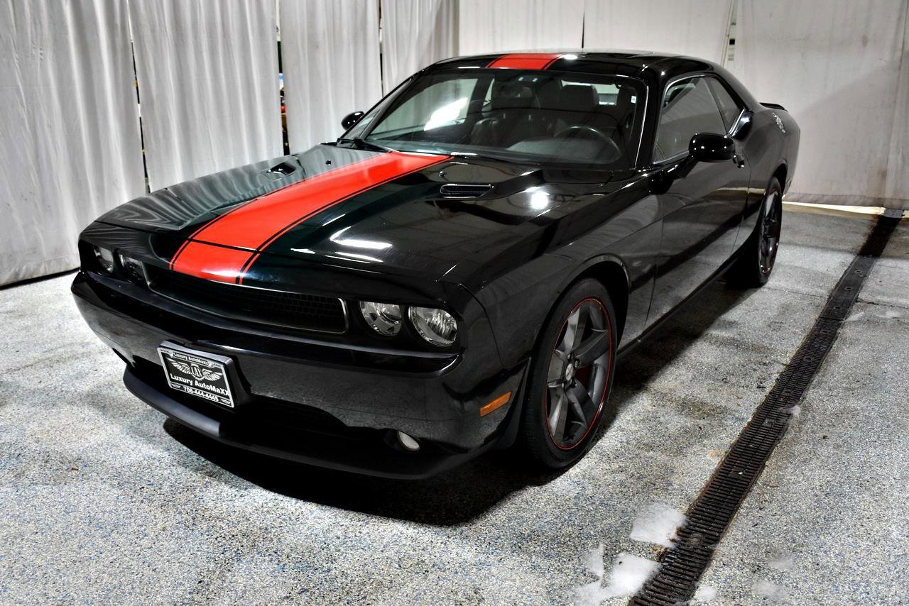 Used 2013 Dodge Challenger SXT image 30