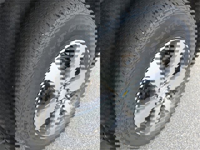 Used 2021 Chevrolet Traverse LT w/ LT Premium Package image 17